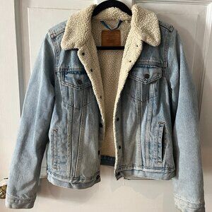 Levi’s Sherpa Lined Denim Jacket (Size L)